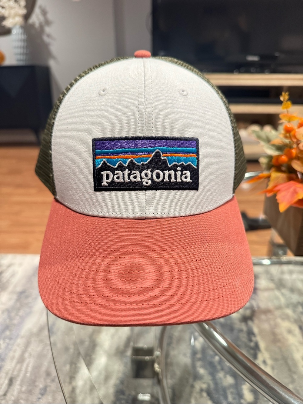 BNWT Patagonia men’s - unisex Pink and White Trucker Hat